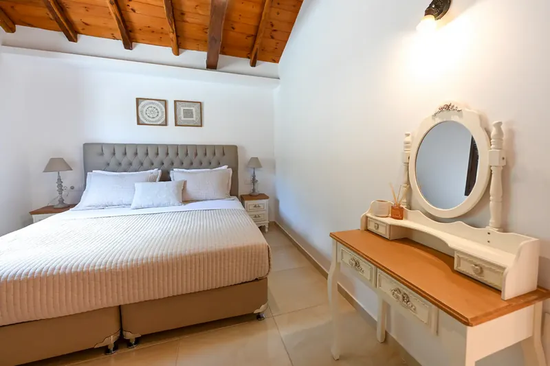 A double bed with a buttoned headboard